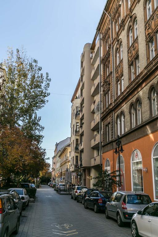 Sleek Minimalist Studio At Inner City Budapest Exterior photo